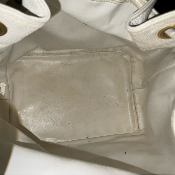 Chanel Bucket Vintage White Chain-Leather straps with Bag Charm - Picture 9 of 11